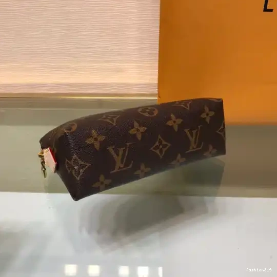 POUCH COSMETIC LOUIS VUITTON 0413